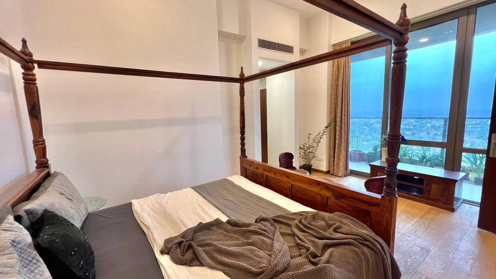 Cozy Room With Hill View At 30K Monthly Gurgaon Pensjonat